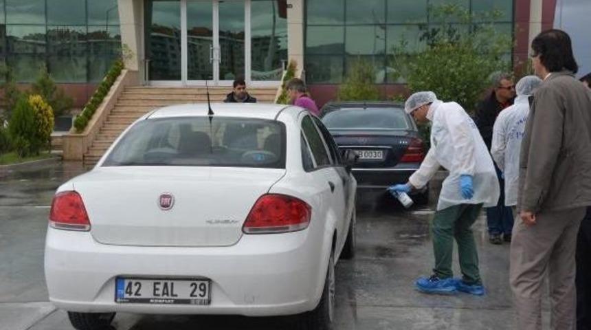 Park Halindeki Otomobilin Camını Kırıp I&ccedil;indeki 100 Bin Lirayı &Ccedil;aldılar