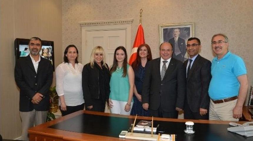 Marmaris&rsquo;li Yazarlardan Vali &Ccedil;i&ccedil;ek&rsquo;e Ziyaret