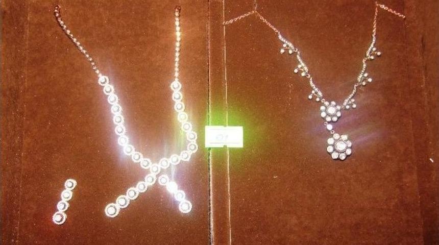 Ş&uuml;phe &Uuml;zerine Durdurulan Ara&ccedil;tan 106 Adet M&uuml;cevher &Ccedil;ıktı