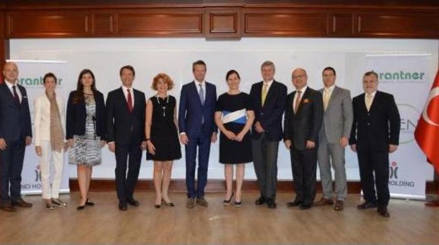 Aten'e Avusturyalı Ortak