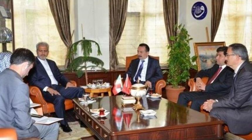 İran B&uuml;y&uuml;kel&ccedil;isi Bikdeli, Rekt&ouml;r G&ouml;kbel&rsquo;i Ziyaret Etti