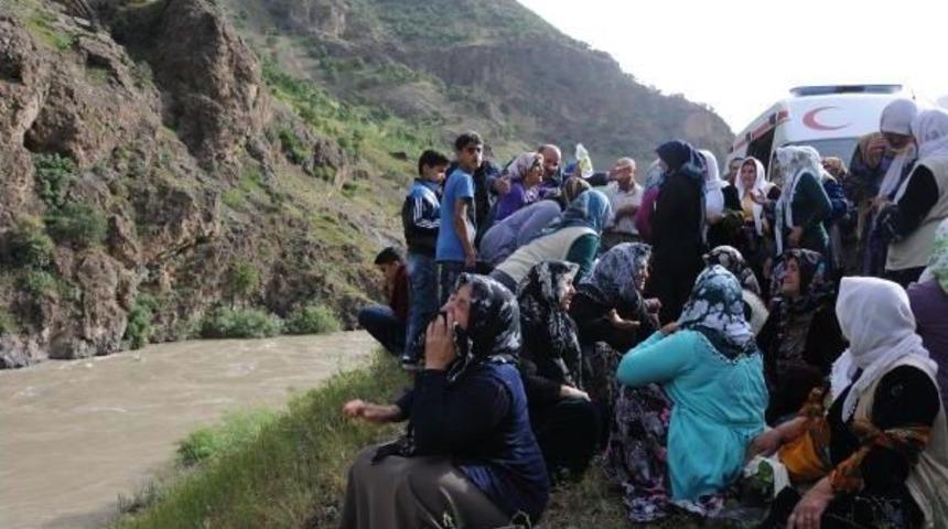 Hakkari'de Zap Suyu'na D&uuml;şt&uuml;, Cesedi Kuzey Irak'ta Bulundu