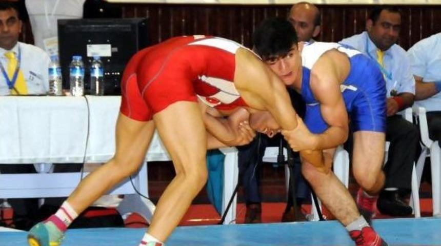 İzmir'de G&uuml;reş Heyecanı