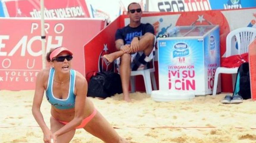 İzmir Open Plaj Voleybolu Başladı