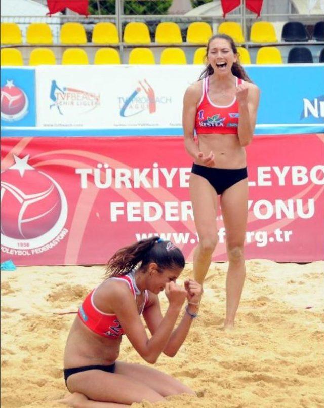 İzmir Open Plaj Voleybolu Başladı