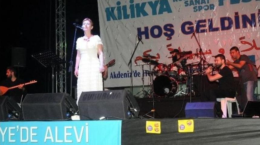 Akdeniz Belediyesi&rsquo;nin K&uuml;lt&uuml;rler Buluşmasında İlkay Akkaya R&uuml;zgarı