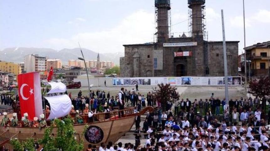 İstanbul'un Fethi, Erzurum'da Temsili Gemi Ile Canlandırıldı