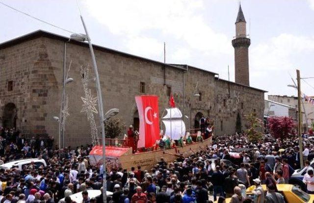 İstanbul'un Fethi, Erzurum'da Temsili Gemi Ile Canlandırıldı