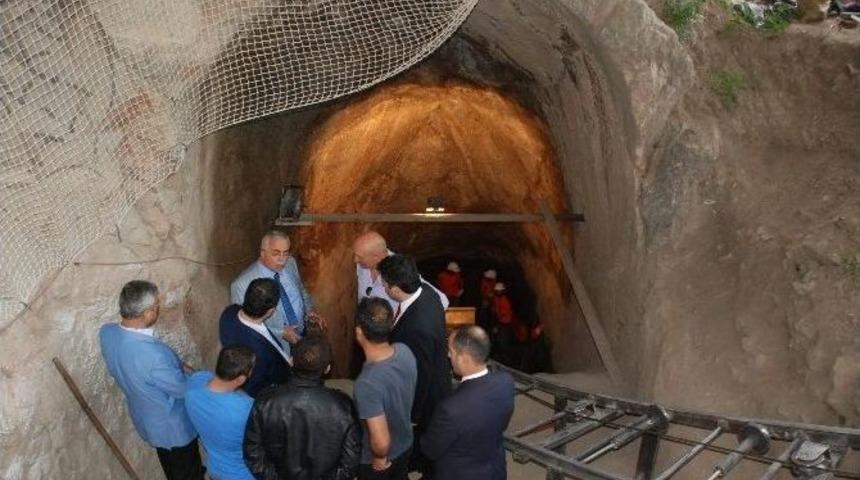 Kont Dracula&rsquo;nın Esir Tutulduğu Kalede Gizli Ge&ccedil;it A&ccedil;ılıyor