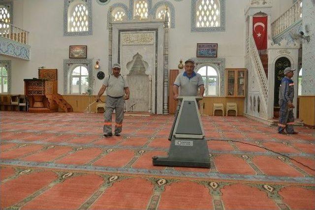 Konyaaltı Camilerinde Ramazan Temizliği Başladı