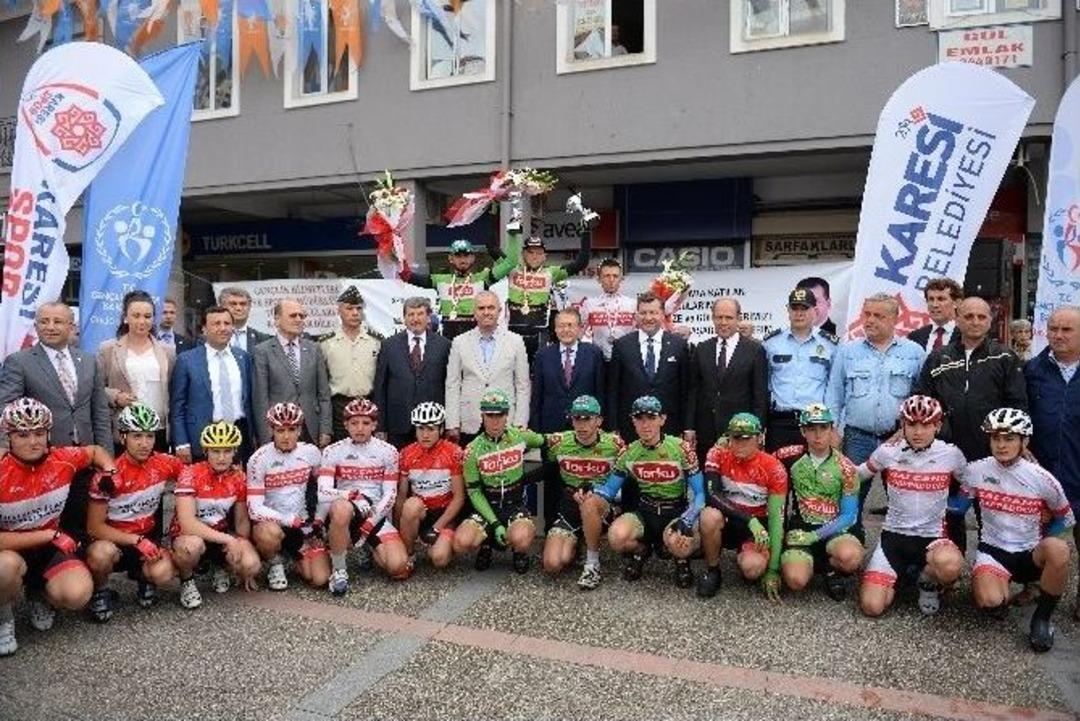 Pedallara Karesi İ&ccedil;in Basıldı