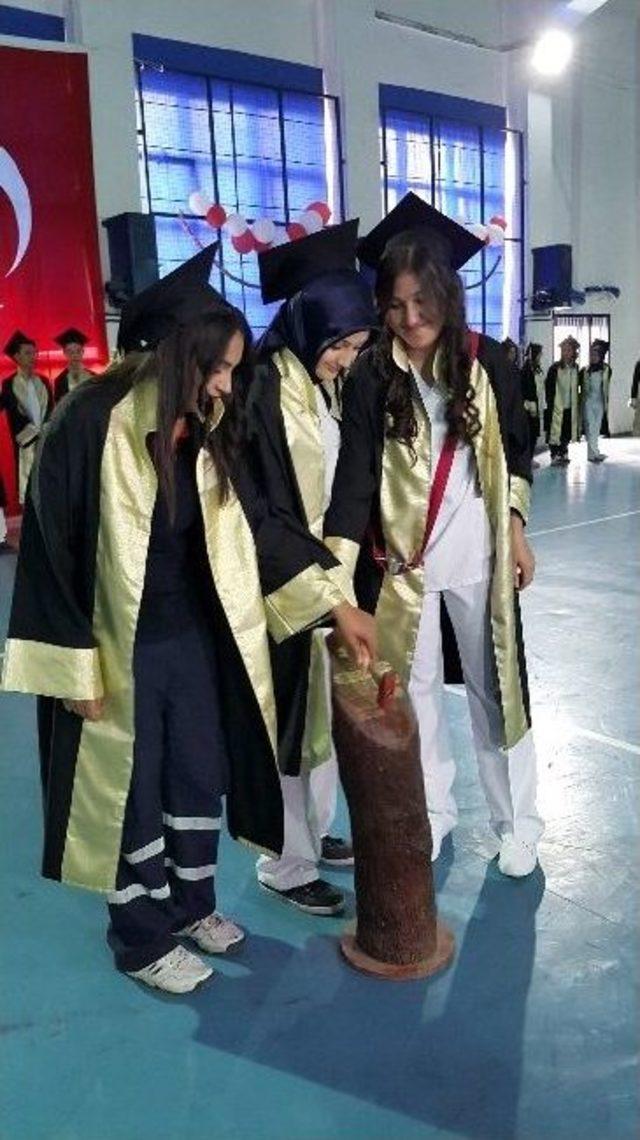 Aksaray Hüseyin Cahit Korkmaz Mesleki Ve Teknik Anadolu Lisesi Mezunlarını Verdi