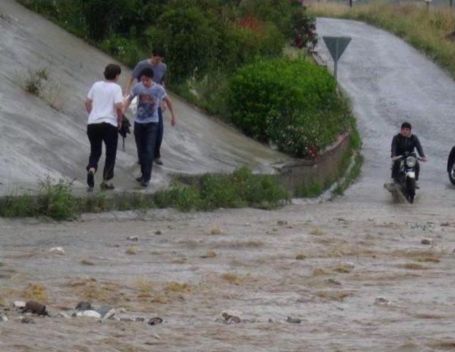 Sağanak Aydın'da Hayatı Olumsuz Etkiledi