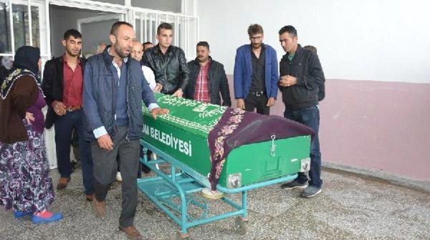 2 Yaşındaki &Ccedil;ocuk 1 Metrelik &Ccedil;ukurda Boğuldu