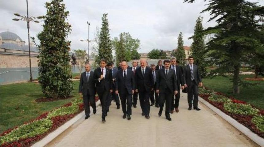 Fatih Sultan Mehmet, Fethin 562. Yılında Mezarı Başında Anıldı