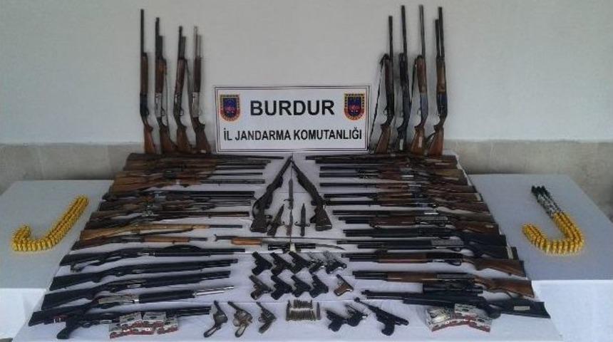 Burdur&rsquo;da Silah Ve M&uuml;himmat Operasyonunda 24 G&ouml;zaltı