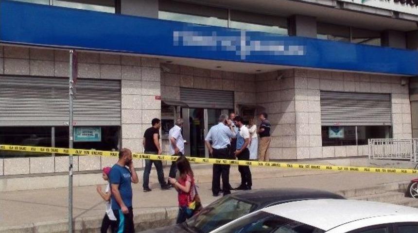Pendik&rsquo;te Kar Maskeli Ve Silahlı Soygun: 1 Yaralı