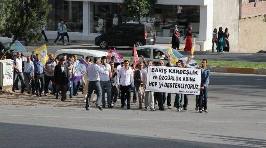 Diyarbakır&rsquo;da Kaplan Ailesi Hdp&rsquo;ye Ge&ccedil;ti