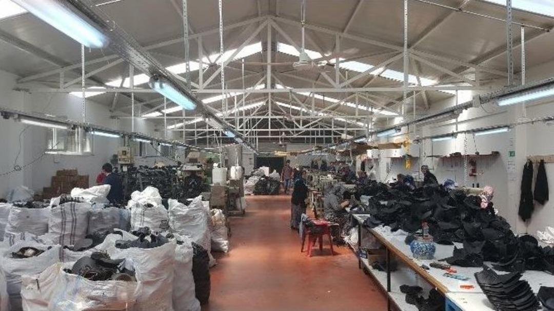 Avrupalı İş&ccedil;inin Ayakkabısı Almus&rsquo;ta &Uuml;retiliyor