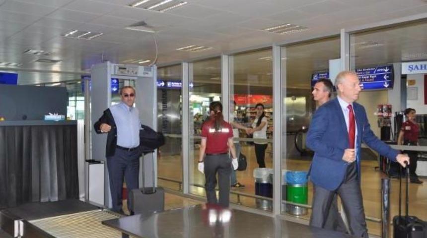 Dursun &Ouml;zbek, " Şampiyonluk Kupasını Başkanın Elinden Almak Istiyoruz"