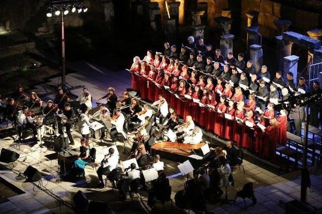 Efes Antik Kenti Bir Kez Daha Dev Bir Konsere Ev Sahipliği Yaptı