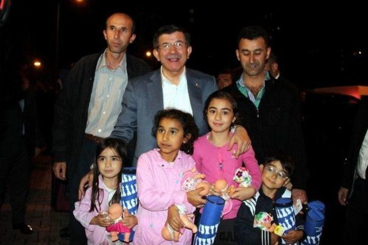 Başbakan Davutoğlu 11. Cumhurbaşkanı Abdullah Gül’ün Annesi Ve Babasını Ziyaret Etti G4