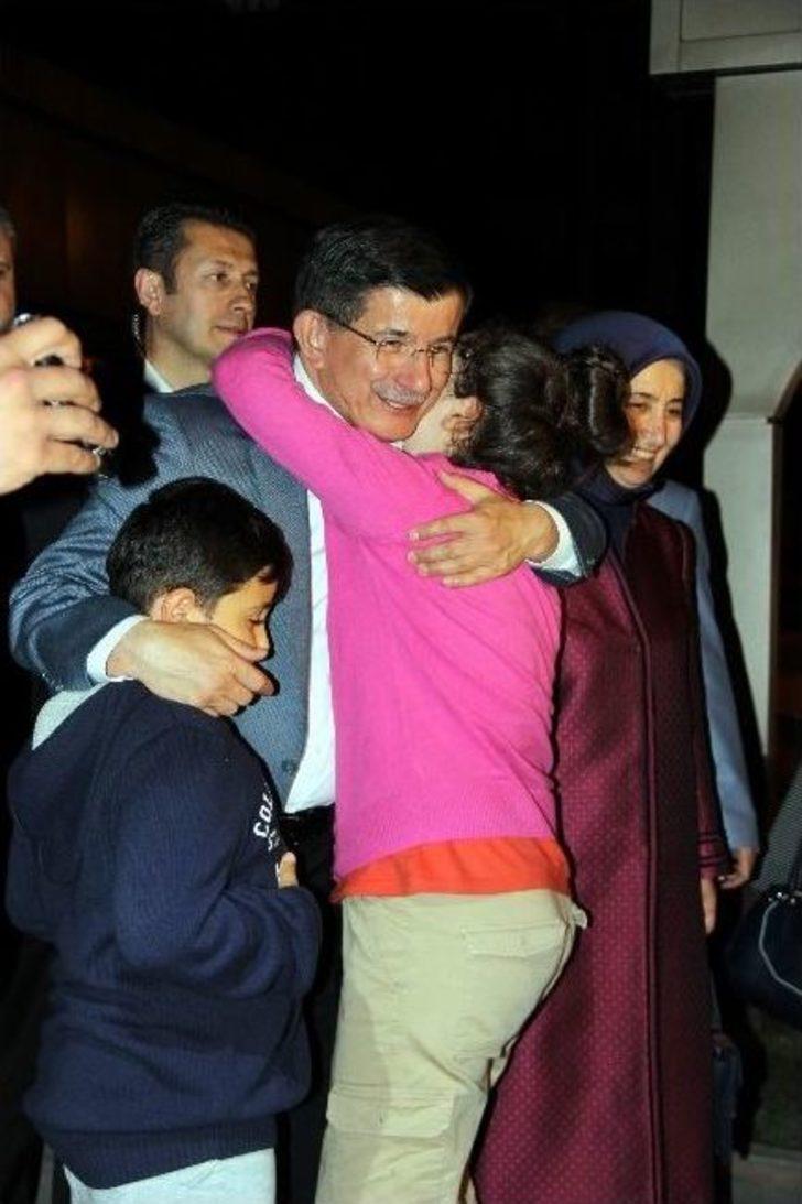 Başbakan Davutoğlu 11. Cumhurbaşkanı Abdullah Gül’ün Annesi Ve Babasını Ziyaret Etti G2