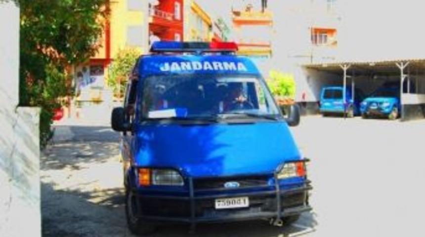 Aranan Şahsı Jandarma Yolda Yakaladı