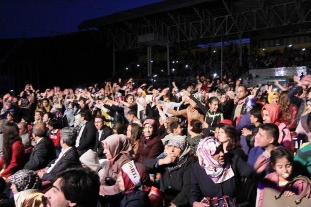 Mustafa Ceceli Bayburt&rsquo;u Coşturdu