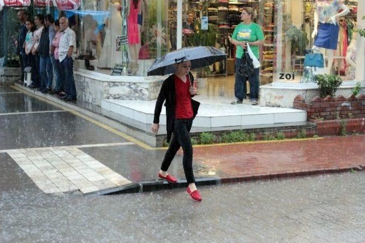 Adana’da Yağmur Hazırlıksız Yakaladı G2