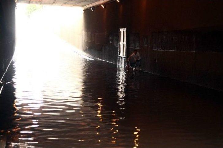 Adana’da Yağmur Hazırlıksız Yakaladı G5