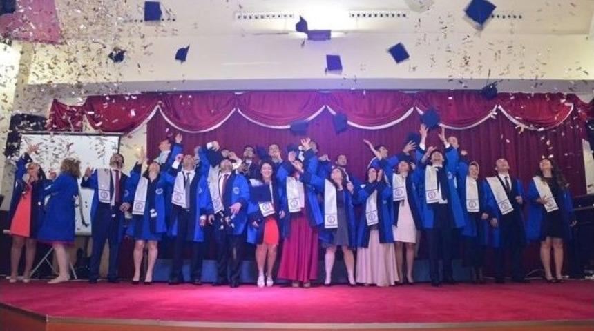 Dp&uuml; Tıp Fak&uuml;ltesi İlk Mezunlarını Verdi