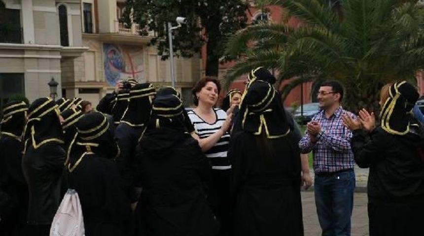 &lsquo;Y&uuml;r&uuml;yen Budalalar&rsquo;I G&ouml;ren G&uuml;rc&uuml;ler Şaşırdı