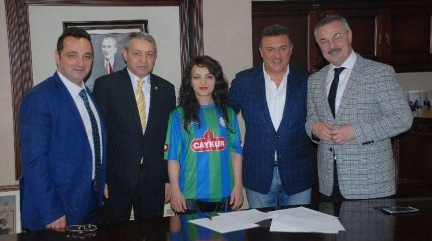 D&uuml;nya Şampiyonu Bayan Halterci &Ccedil;aykur Rizespor&rsquo;da