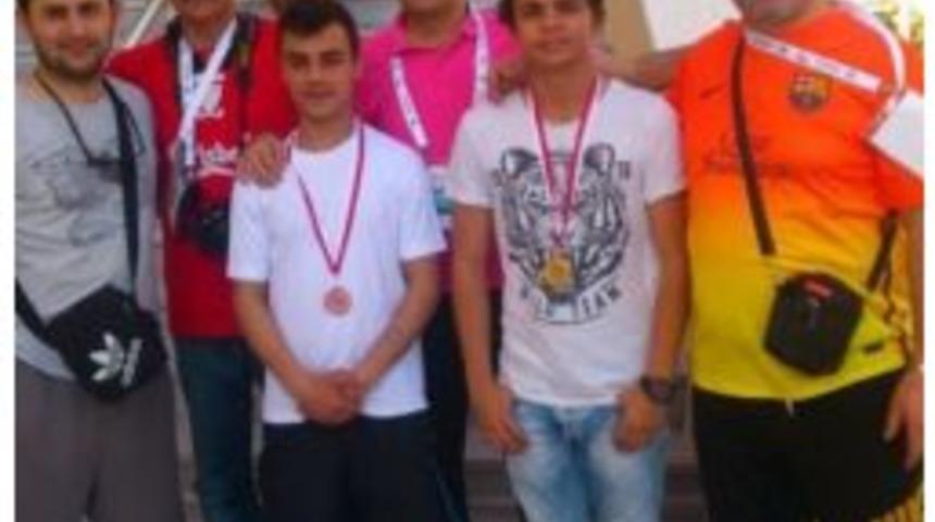 Madalya İle D&ouml;nd&uuml;ler