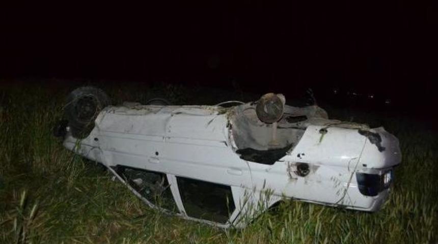 Keşan'da Takla Atan Otomobilin S&uuml;r&uuml;c&uuml;s&uuml; &Ouml;ld&uuml;