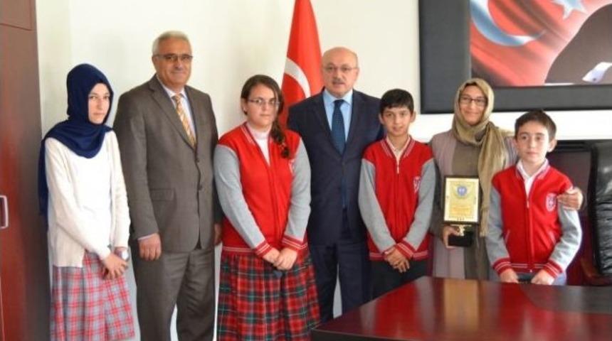 Sanat&ccedil;ı &Ouml;ğrencilere &Ouml;d&uuml;l