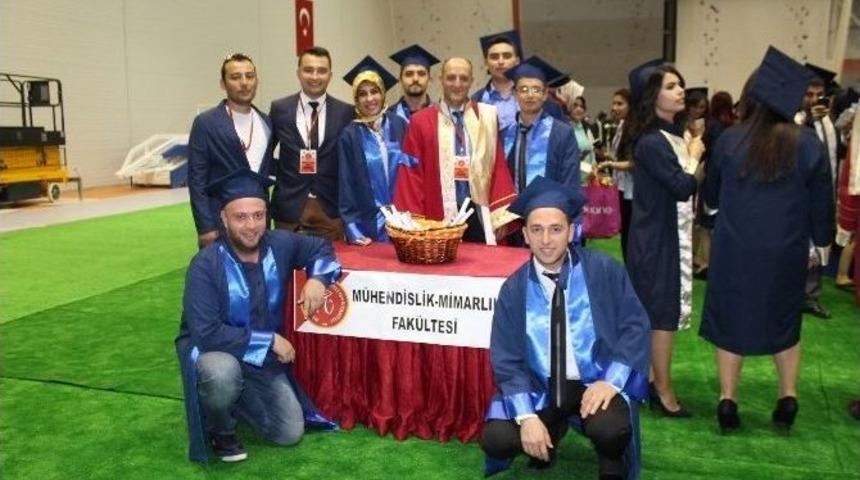 M&uuml;hendislik Fak&uuml;ltesi İlk Mezunlarını Verdi