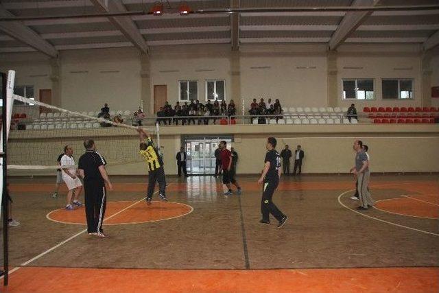 Diyadin’de Kurumlar Arası Voleybol Turnuvası