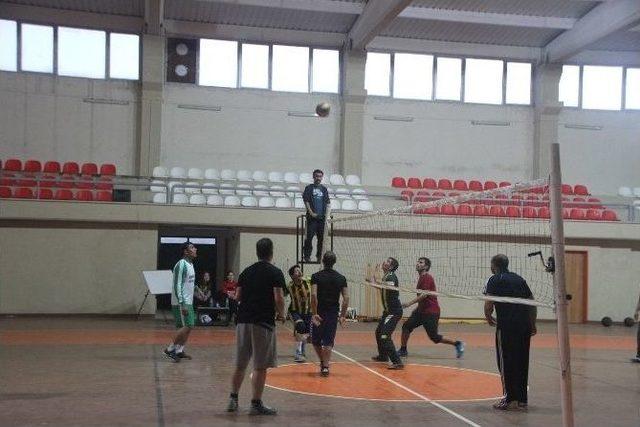 Diyadin’de Kurumlar Arası Voleybol Turnuvası