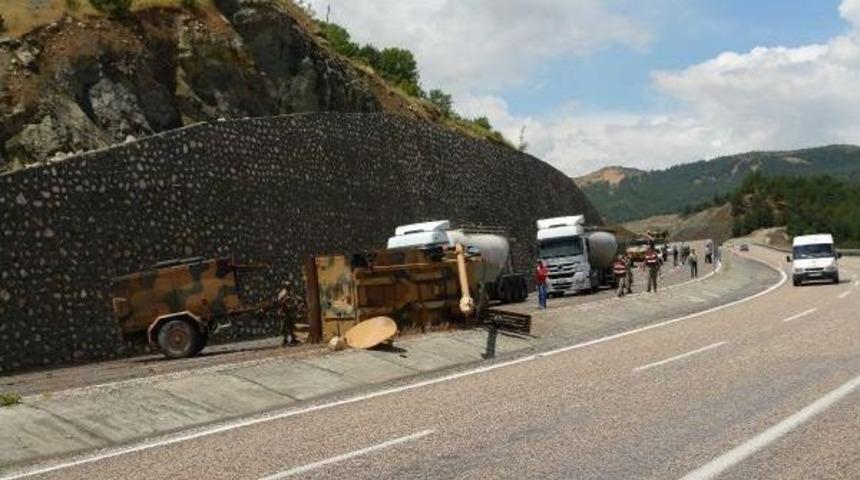 Askeri Konvoyda Kaza: 4 Asker Yaralı