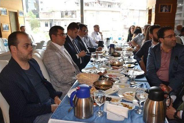 Mhp Milletvekili Adayları Hukukçularla Biraraya Geldi