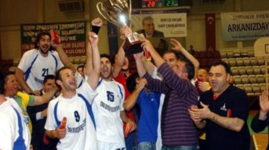 Hentbolda İzmir B&uuml;y&uuml;kşehir Belediyespor K&uuml;me D&uuml;şt&uuml;