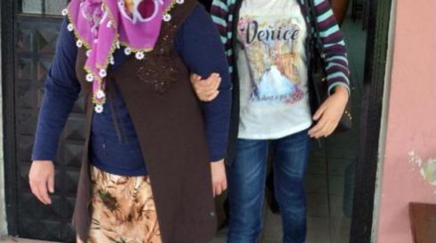 'ders &Ccedil;alışıyorum Televizyonun Sesi Kıs' Diyen Kızını D&ouml;vd&uuml;