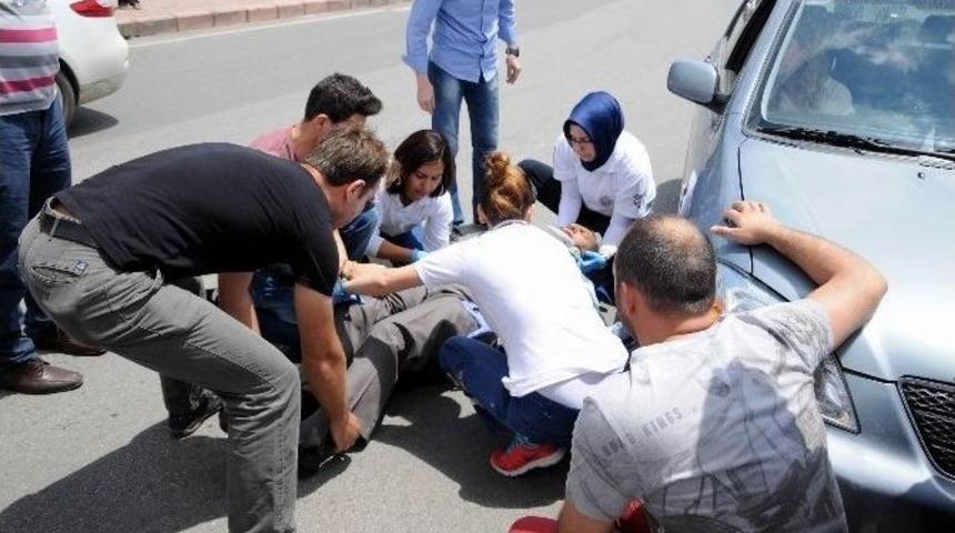 Otomobille Elektrikli Bisiklet &Ccedil;arpıştı: 1 Yaralı
