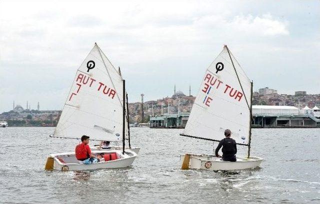 Türkiye’nin Yelkencileri Haliç’te Yarıştı