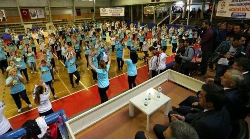 Bakan Zeybekci Pilates&ccedil;ileri İzledi