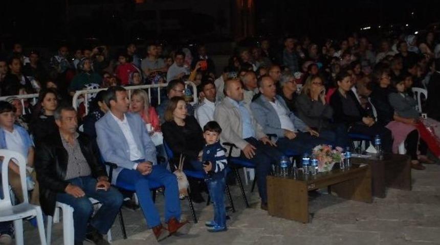 Didim&rsquo;de Okullararası Halk Oyunları Şenliği Renkli G&ouml;r&uuml;nt&uuml;lere Sahne Oldu