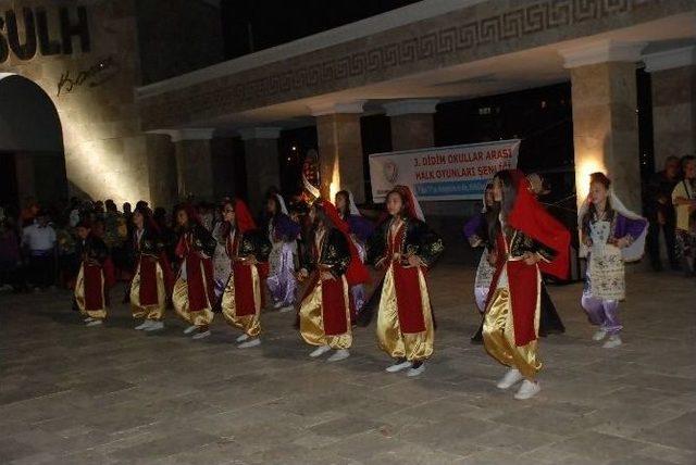 Didim&rsquo;de Okullararası Halk Oyunları Şenliği Renkli G&ouml;r&uuml;nt&uuml;lere Sahne Oldu 2