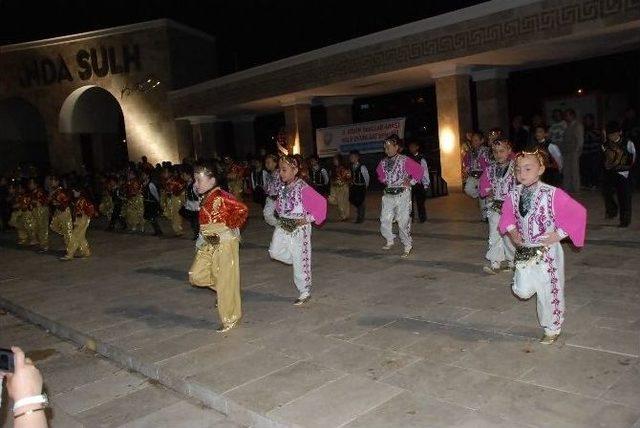 Didim&rsquo;de Okullararası Halk Oyunları Şenliği Renkli G&ouml;r&uuml;nt&uuml;lere Sahne Oldu 3